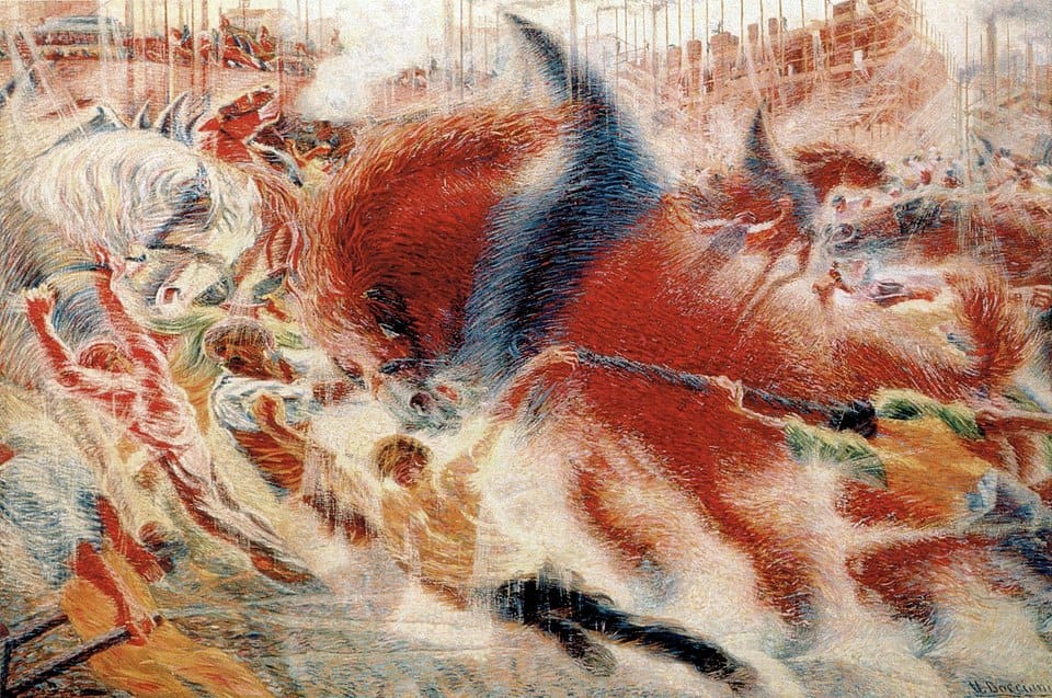 Pintura futurista "A Cidade que Sobe" de Umberto Boccioni, mostrando cavalos e trabalhadores em um turbilhão caótico de construção e movimento, simbolizando a velocidade da vida moderna.